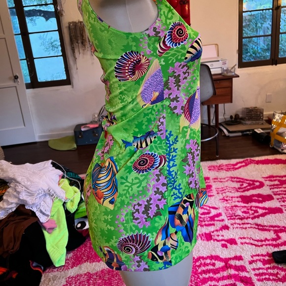 Sickk green vintage mini dress with an under water scene on it and patch - Picture 7 of 9